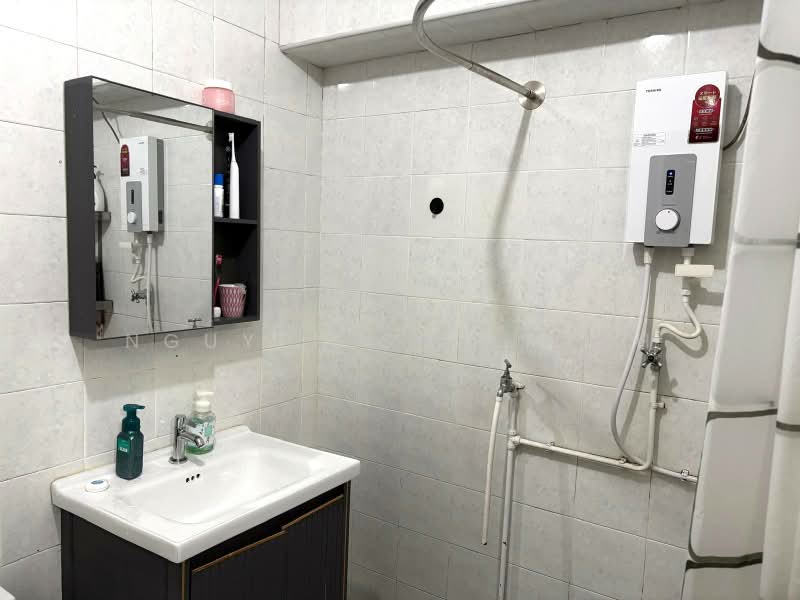 288G Bukit Batok Street 25, 288G Bukit Batok Street 25, 3 Bedrooms, 1,292 sqft, HDB Flat For Sale, by Nguyen Son Minh, 500149637 - Bathroom - PropertyGuru.com.sg