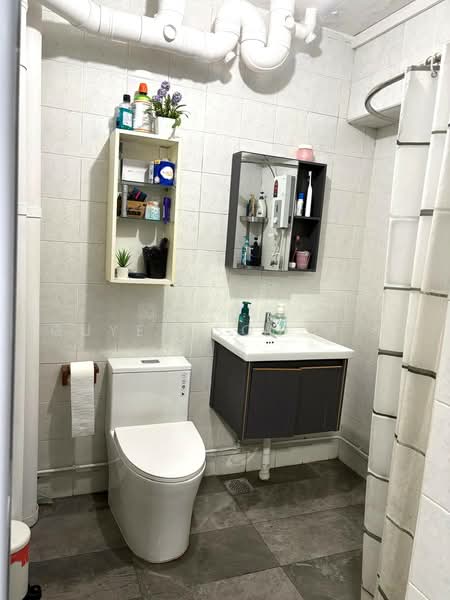 288G Bukit Batok Street 25, 288G Bukit Batok Street 25, 3 Bedrooms, 1,292 sqft, HDB Flat For Sale, by Nguyen Son Minh, 500149637 - Bathroom - PropertyGuru.com.sg