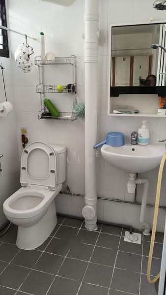 127 Yishun Street 11, 127 Yishun Street 11, Room Rental, 65 sqft, HDB Flat For Rent, by Dexter Lim, 500149663 - Bathroom - PropertyGuru.com.sg