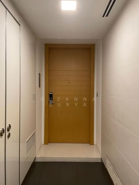 One Shenton, 1 Shenton Way, 2 Bedrooms, 1,227 sqft, Condominium For Rent, by Suzanna Surya, 500149667 - Entrance - PropertyGuru.com.sg