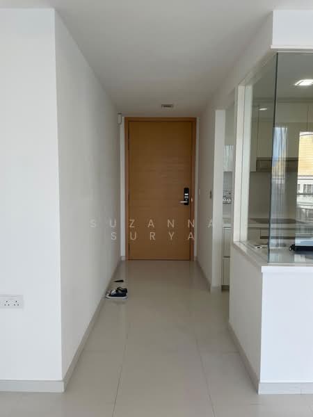 One Shenton, 1 Shenton Way, 2 Bedrooms, 1,227 sqft, Condominium For Rent, by Suzanna Surya, 500149667 - Entrance - PropertyGuru.com.sg