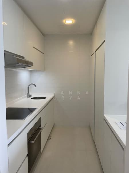 One Shenton, 1 Shenton Way, 2 Bedrooms, 1,227 sqft, Condominium For Rent, by Suzanna Surya, 500149667 - Kitchen - PropertyGuru.com.sg