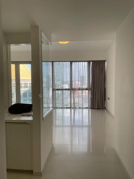 One Shenton, 1 Shenton Way, 2 Bedrooms, 1,227 sqft, Condominium For Rent, by Suzanna Surya, 500149667 - Living Room - PropertyGuru.com.sg