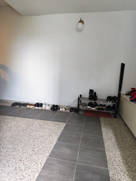 305 Clementi Avenue 4, 305 Clementi Avenue 4, 2 Bedrooms, 882 sqft, HDB Flat For Sale, by Ruth Madeline Lim, 500149676 - Foyer - PropertyGuru.com.sg
