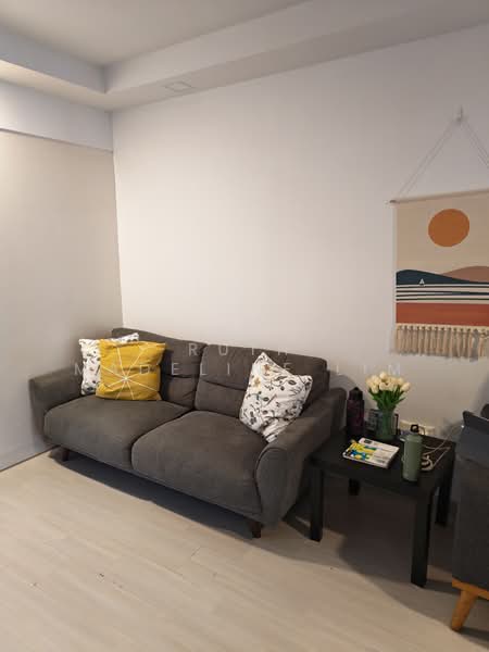 305 Clementi Avenue 4, 305 Clementi Avenue 4, 2 Bedrooms, 882 sqft, HDB Flat For Sale, by Ruth Madeline Lim, 500149676 - Living Room - PropertyGuru.com.sg