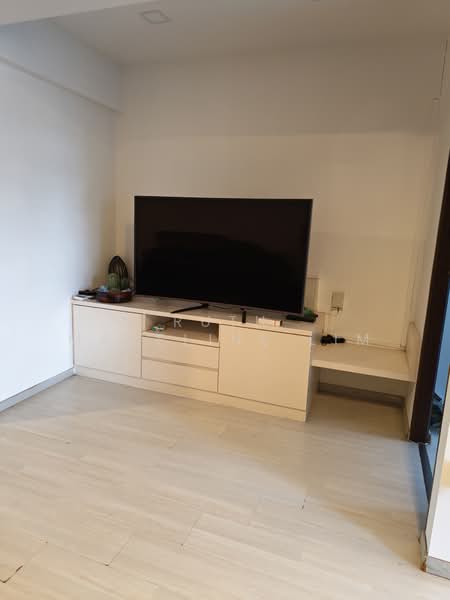 305 Clementi Avenue 4, 305 Clementi Avenue 4, 2 Bedrooms, 882 sqft, HDB Flat For Sale, by Ruth Madeline Lim, 500149676 - Living Room - PropertyGuru.com.sg