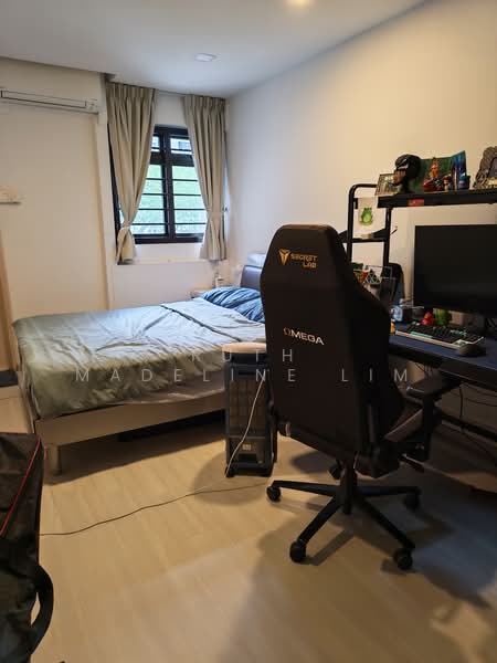 305 Clementi Avenue 4, 305 Clementi Avenue 4, 2 Bedrooms, 882 sqft, HDB Flat For Sale, by Ruth Madeline Lim, 500149676 - Bedroom - PropertyGuru.com.sg