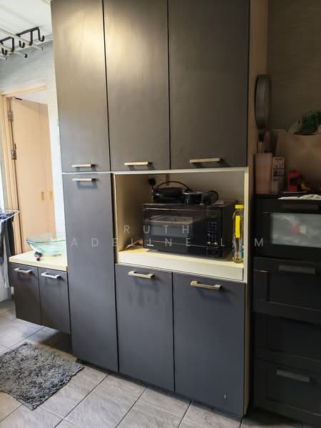 305 Clementi Avenue 4, 305 Clementi Avenue 4, 2 Bedrooms, 882 sqft, HDB Flat For Sale, by Ruth Madeline Lim, 500149676 - Kitchen storage - PropertyGuru.com.sg