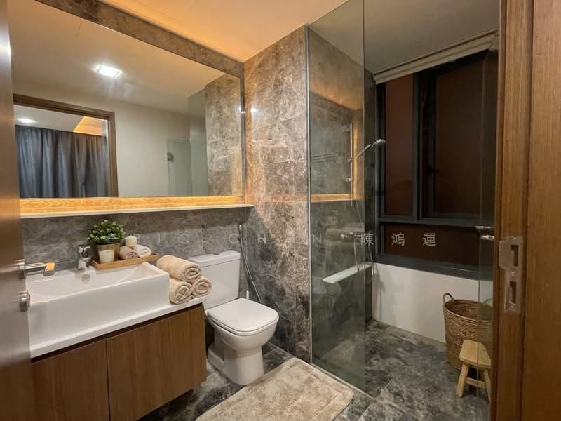 Parc Centros, 82 Punggol Central, 3 Bedrooms, 990 sqft, Condominium For Sale, by Eric Chan 陳鴻運, 500149678 - Bathroom - PropertyGuru.com.sg