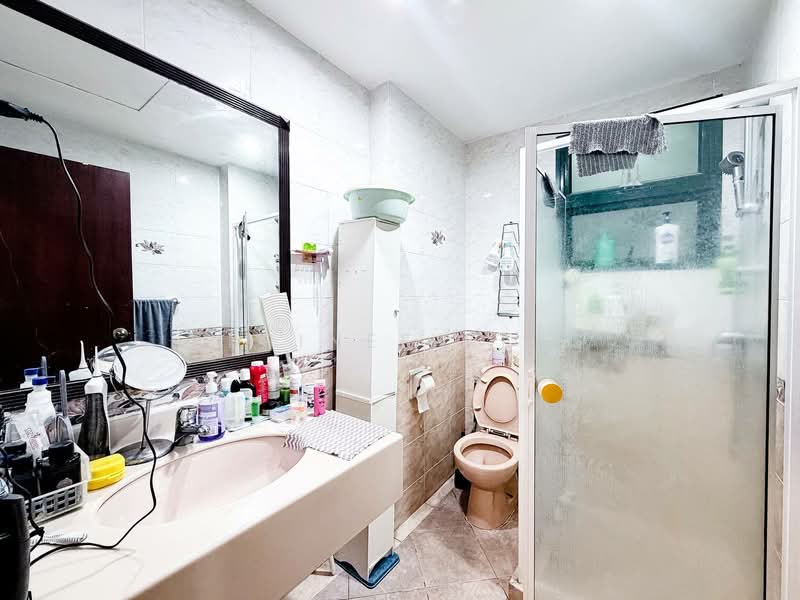 Hillview Green, 67 Hume Avenue, 3 Bedrooms, 1,281 sqft, Condominium For Sale, by Kesinee Kess, 500149681 - Bathroom - PropertyGuru.com.sg