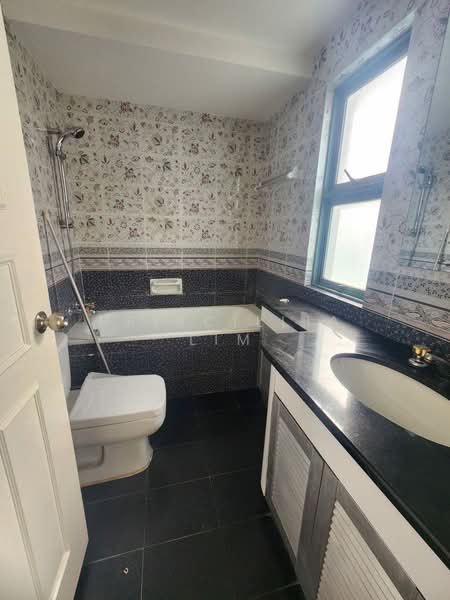 Serenity Park, 157A Tamarind Road, 2 Bedrooms, 1,098 sqft, Condominium For Rent, by Priscillia Lim, 500149699 - Bathroom - PropertyGuru.com.sg
