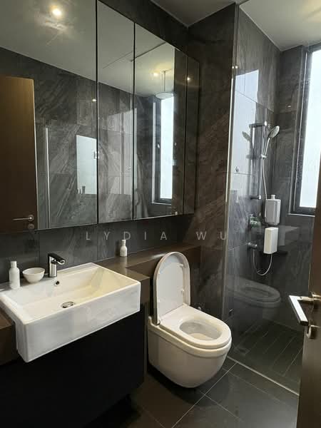 Affinity At Serangoon, , 5 Bedrooms, 2,336 sqft, Cluster House For Sale, by Lydia Wu, 500149700 - Bathroom - PropertyGuru.com.sg