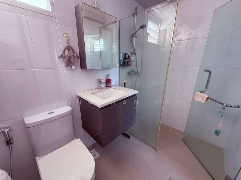 217B Sumang Walk, 217B Sumang Walk, 3 Bedrooms, 990 sqft, HDB Flat For Sale, by Jonathan Hee, 500149705 - Bathroom - PropertyGuru.com.sg