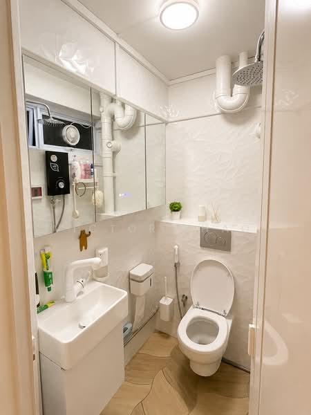 152 Mei Ling Street, 152 Mei Ling Street, 2 Bedrooms, 721 sqft, HDB Flat For Sale, by Victor Zhao, 500149710 - Bathroom - PropertyGuru.com.sg