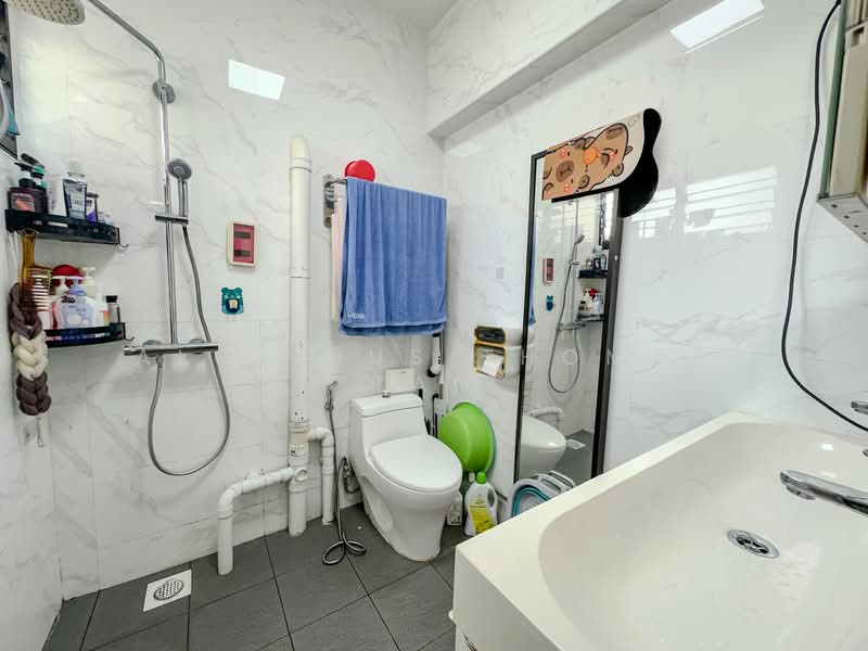 111 Bukit Purmei Road, 111 Bukit Purmei Road, 3 Bedrooms, 1,119 sqft, HDB Flat For Sale, by Aloysius Thomas Tan, 500149713 - Bathroom - PropertyGuru.com.sg