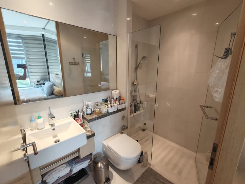 Cliveden at Grange, 100 Grange Road, 3 Bedrooms, 2,153 sqft, Condominium For Sale, by Joseph Tan, 500149720 - Bathroom - PropertyGuru.com.sg