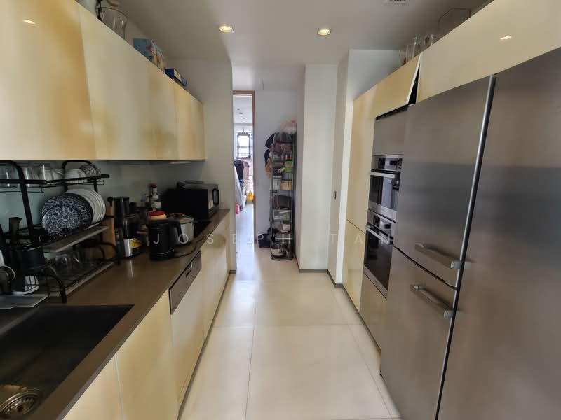 Cliveden at Grange, 100 Grange Road, 3 Bedrooms, 2,153 sqft, Condominium For Sale, by Joseph Tan, 500149720 - Kitchen - PropertyGuru.com.sg