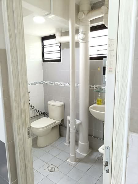 534 Bedok North Street 3, 534 Bedok North Street 3, 2 Bedrooms, 689 sqft, HDB Flat For Rent, by Wee Ming Hao, 500149732 - Bathroom - PropertyGuru.com.sg