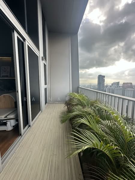 V on Shenton, 5 Shenton Way, 4 Bedrooms, 3,918 sqft, Condominium For Rent, by Raynard Lim, 500149735 - Balcony - PropertyGuru.com.sg