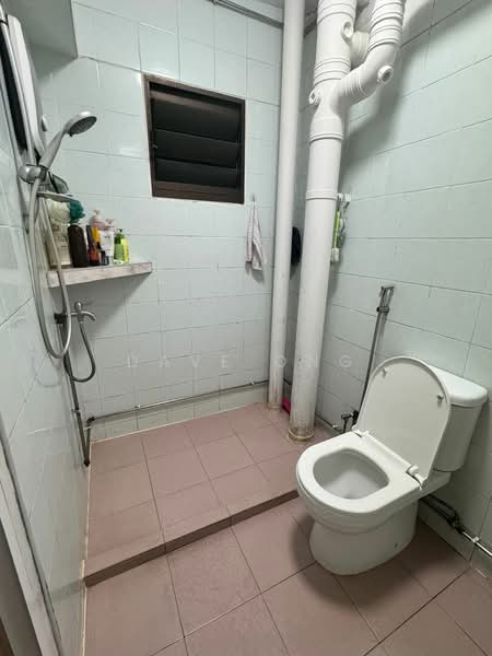329 Sembawang Close, 329 Sembawang Close, Room Rental, 100 sqft, HDB Flat For Rent, by Dave Ong, 500149746 - Bathroom - PropertyGuru.com.sg