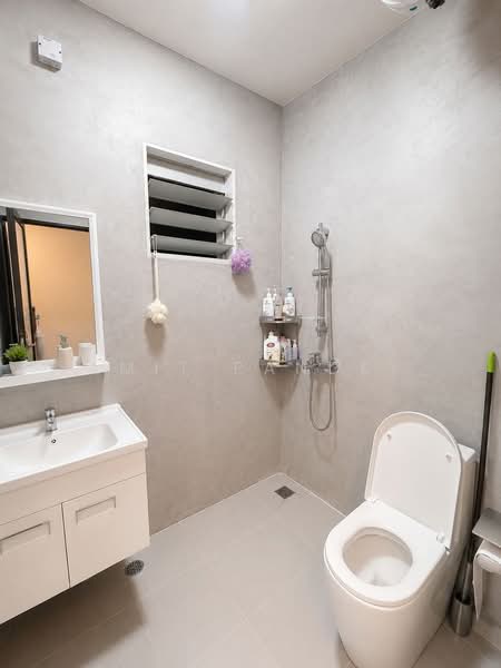 414A Fernvale Link, 414A Fernvale Link, 2 Bedrooms, 732 sqft, HDB Flat For Sale, by Amit Pandey, 500149753 - Bathroom - PropertyGuru.com.sg
