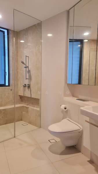 d'Leedon (Former Farrer Court), 5 Leedon Heights, 3 Bedrooms, 1,711 sqft, Condominium For Rent, by Lena Ng, 500149761 - Common Bathroom - PropertyGuru.com.sg
