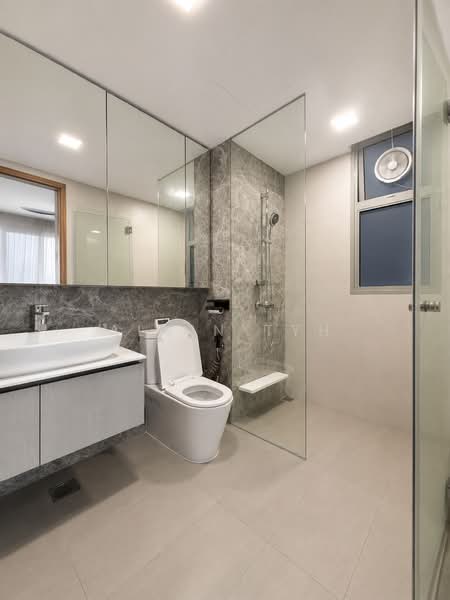 FLO Residence, Punggol Field Walk, 2 Bedrooms, 786 sqft, Condominium For Sale, by Alvin Tyh, 500149762 - Bathroom - PropertyGuru.com.sg