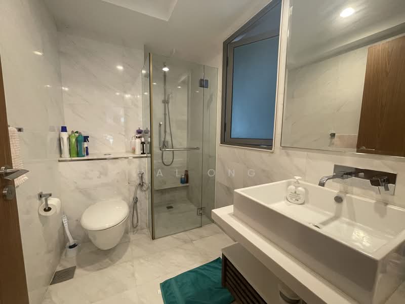 Suites at Orchard, 38 Handy Road, 1 Bedroom, 893 sqft, Condominium For Sale, by Val Ong, 500149768 - Bathroom - PropertyGuru.com.sg