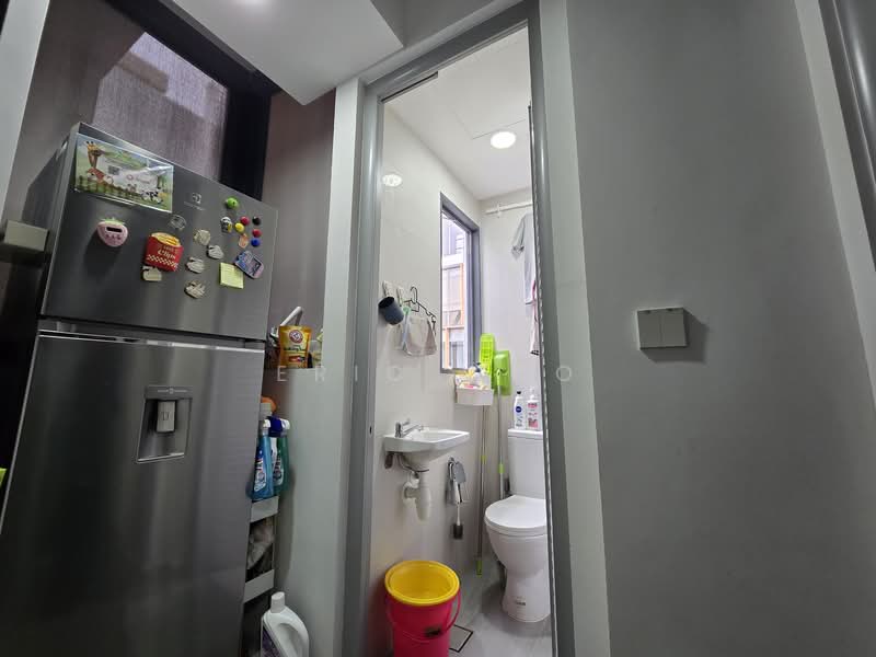 The Gazania, 7 How Sun Drive, 3 Bedrooms, 958 sqft, Condominium For Sale, by Eric Woo, 500149774 - Bathroom - PropertyGuru.com.sg