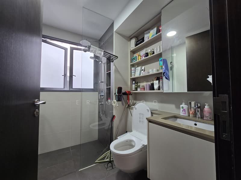 The Gazania, 7 How Sun Drive, 3 Bedrooms, 958 sqft, Condominium For Sale, by Eric Woo, 500149774 - Bathroom - PropertyGuru.com.sg