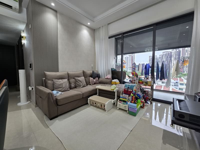 The Gazania, 7 How Sun Drive, 3 Bedrooms, 958 sqft, Condominium For Sale, by Eric Woo, 500149774 - Living Room - PropertyGuru.com.sg
