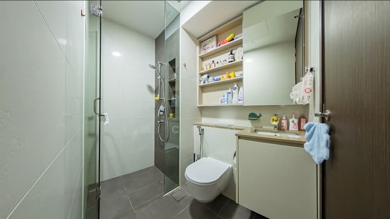 The Gazania, 7 How Sun Drive, 3 Bedrooms, 958 sqft, Condominium For Sale, by Eric Woo, 500149774 - Bathroom - PropertyGuru.com.sg