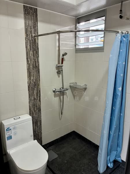 453C Fernvale Road, 453C Fernvale Road, 3 Bedrooms, 990 sqft, HDB Flat For Rent, by Landon Chian (钱德森), 500149780 - master bathroom - PropertyGuru.com.sg