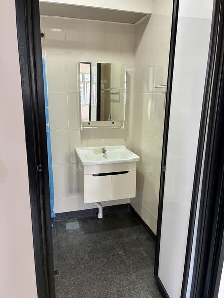 453C Fernvale Road, 453C Fernvale Road, 3 Bedrooms, 990 sqft, HDB Flat For Rent, by Landon Chian (钱德森), 500149780 - master bathroom - PropertyGuru.com.sg
