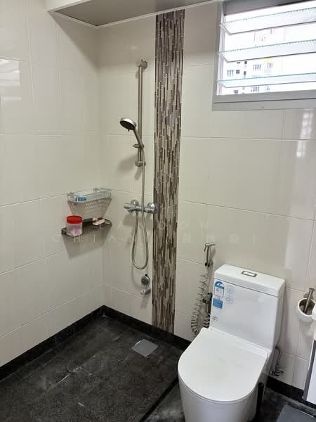 453C Fernvale Road, 453C Fernvale Road, 3 Bedrooms, 990 sqft, HDB Flat For Rent, by Landon Chian (钱德森), 500149780 - common bathroom - PropertyGuru.com.sg