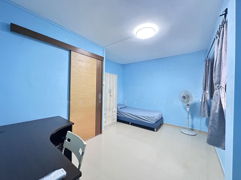 239 Tampines Street 21, 239 Tampines Street 21, Room Rental, 120 sqft, HDB Flat For Rent, by Tham Mei See, 500149786 - Bedroom - PropertyGuru.com.sg