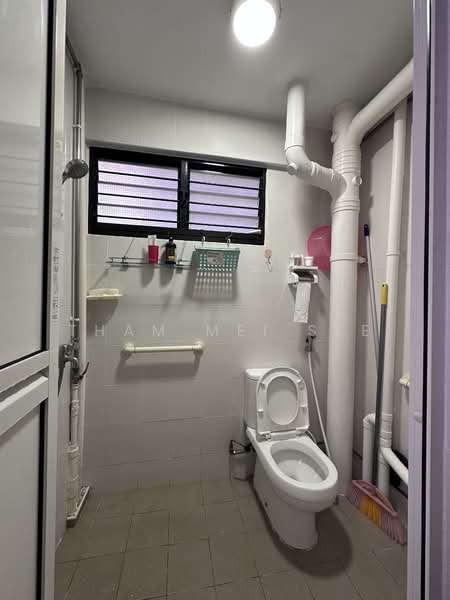 239 Tampines Street 21, 239 Tampines Street 21, Room Rental, 120 sqft, HDB Flat For Rent, by Tham Mei See, 500149786 - Bathroom - PropertyGuru.com.sg