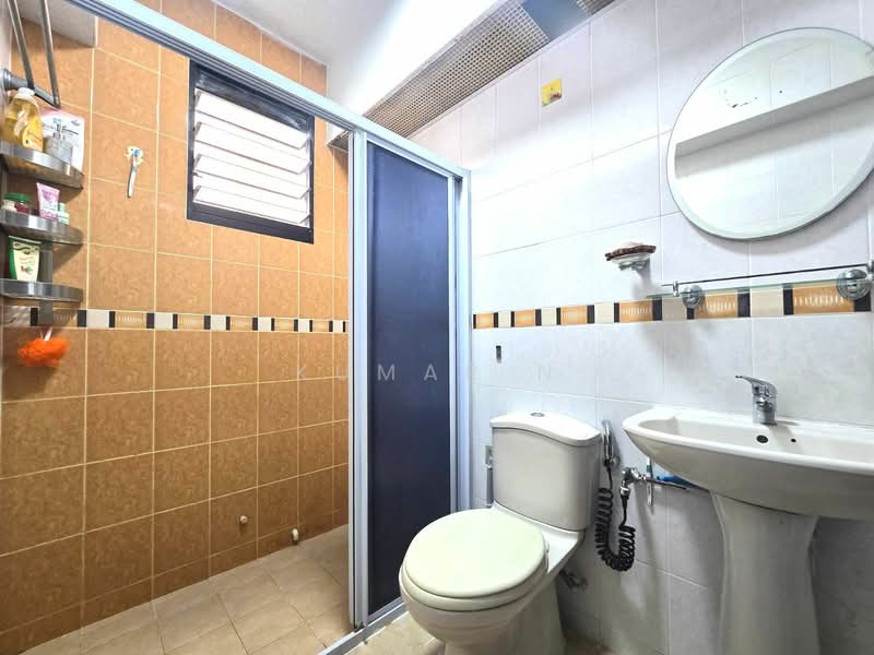 154 Rivervale Crescent, 154 Rivervale Crescent, 3 Bedrooms, 979 sqft, HDB Flat For Sale, by Kumar N, 500149801 - Bathroom - PropertyGuru.com.sg