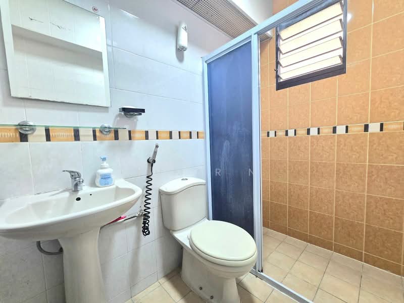 154 Rivervale Crescent, 154 Rivervale Crescent, 3 Bedrooms, 979 sqft, HDB Flat For Sale, by Kumar N, 500149801 - Bathroom - PropertyGuru.com.sg