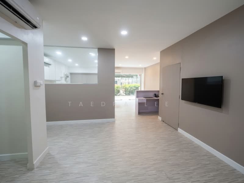 107 Jalan Bukit Merah, 107 Jalan Bukit Merah, 1,195 sqft, Shop / Shophouse For Sale, by Taedra Lee, 500149813 - Interior - CommercialGuru.com.sg