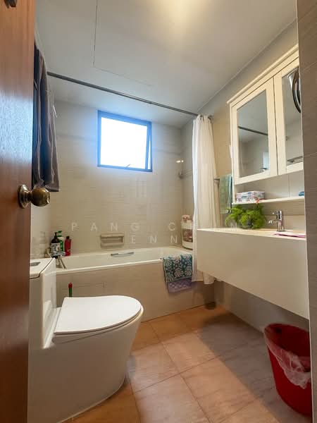 Parc Oasis, 41 Jurong East Avenue 1, Room Rental, 100 sqft, Condominium For Rent, by Pang Chun Enn, 500149823 - Bathroom - PropertyGuru.com.sg