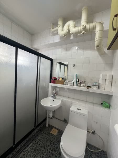 355 Tampines Street 33, 355 Tampines Street 33, 3 Bedrooms, 1,151 sqft, HDB Flat For Sale, by Faith Wong 王蕙蕙, 500149825 - Bathroom - PropertyGuru.com.sg