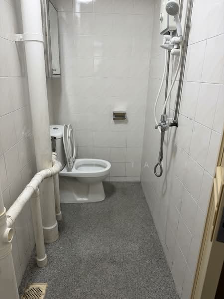 4 Upper Aljunied Lane, 4 Upper Aljunied Lane, Room Rental, 150 sqft, HDB Flat For Rent, by Keith Tan, 500149831 - Bathroom - PropertyGuru.com.sg