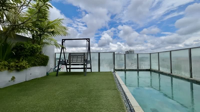 Robin Residences, 1 Robin Drive, 6 Bedrooms, 2,939 sqft, Condominium For Sale, by Roger Khera, 500149835 - Pool - PropertyGuru.com.sg