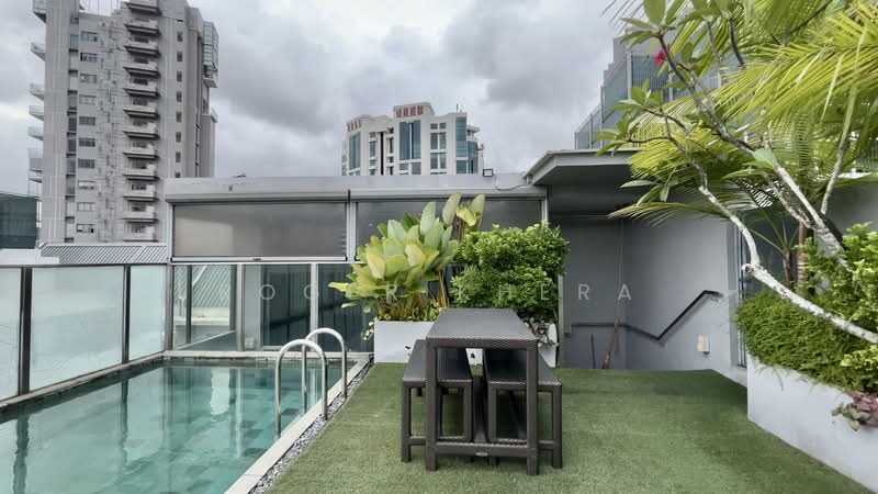 Robin Residences, 1 Robin Drive, 6 Bedrooms, 2,939 sqft, Condominium For Sale, by Roger Khera, 500149835 - Pool - PropertyGuru.com.sg