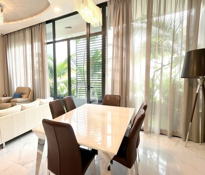 Robin Residences, 1 Robin Drive, Tanglin / Holland / Bukit Timah, 6 Bedrooms, 2,939 sqft, Condominium For Sale, by Roger Khera, 500149835 - Dining w full length balcony windows - PropertyGuru.com.sg