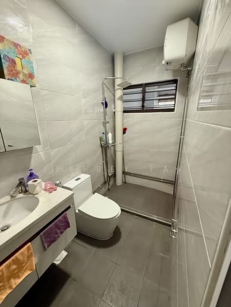 144 Petir Road, 144 Petir Road, 4 Bedrooms, 1,572 sqft, HDB Flat For Sale, by Jeffrey Tay, 500149841 - Bathroom - PropertyGuru.com.sg