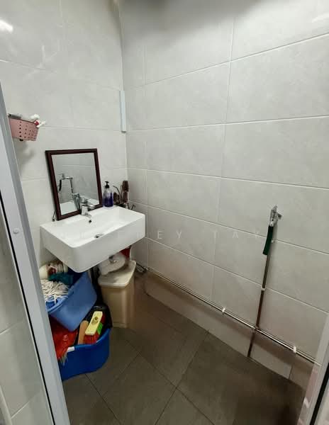 144 Petir Road, 144 Petir Road, 4 Bedrooms, 1,572 sqft, HDB Flat For Sale, by Jeffrey Tay, 500149841 - Bathroom - PropertyGuru.com.sg