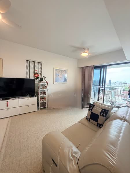 d'Leedon (Former Farrer Court), 13 Leedon Heights, 3 Bedrooms, 1,507 sqft, Condominium For Sale, by Sarah Hiew, 500149849 - Living Room - PropertyGuru.com.sg