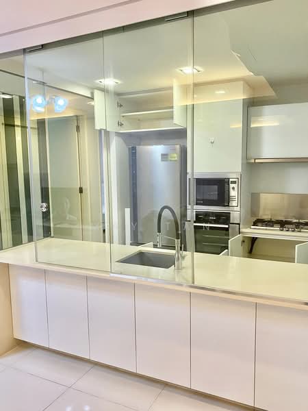 The Centris, 65 Jurong West Central 3, 2 Bedrooms, 872 sqft, Condominium For Rent, by May Tan, 500149856 - Kitchen - PropertyGuru.com.sg